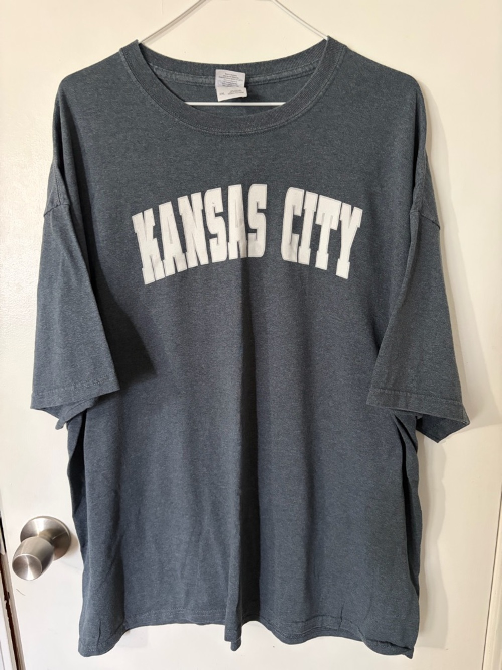 Mens Gildan 2XL Kansas City Graphic Tee Blueish-Gray Tote2
